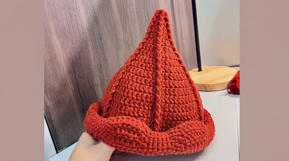 Super Easy Crochet Elf Hat Tutorial Crochet Elf Hat Tutorial (2)