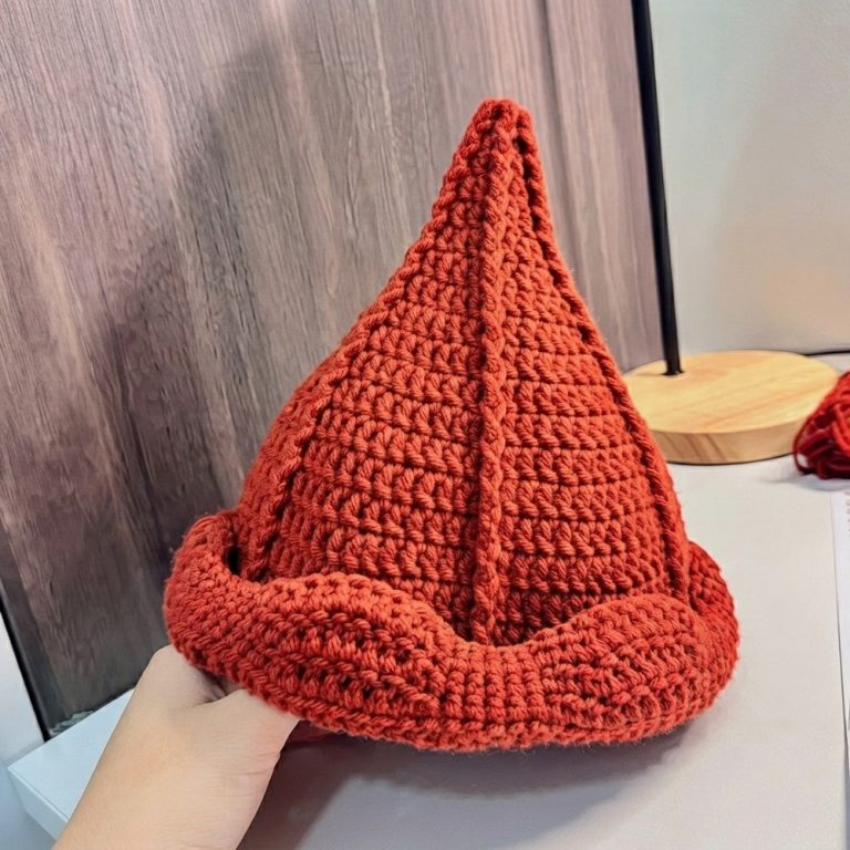 Super Easy Crochet Elf Hat Tutorial Crochet Elf Hat Tutorial (9)