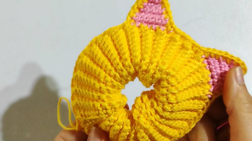 The Cutest Crochet Cat Scrunchie on YouTube! Easy Step-by-Step (7)