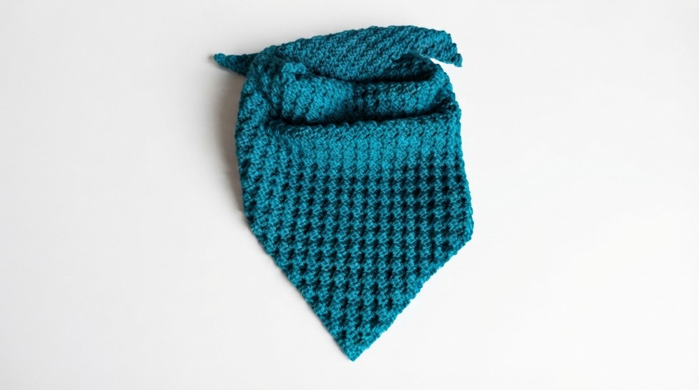 How to Crochet Simple, warm, crocheted triangle shawl 2