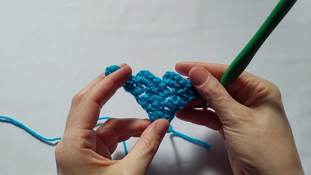 How to Crochet Simple, warm, crocheted triangle shawl 6