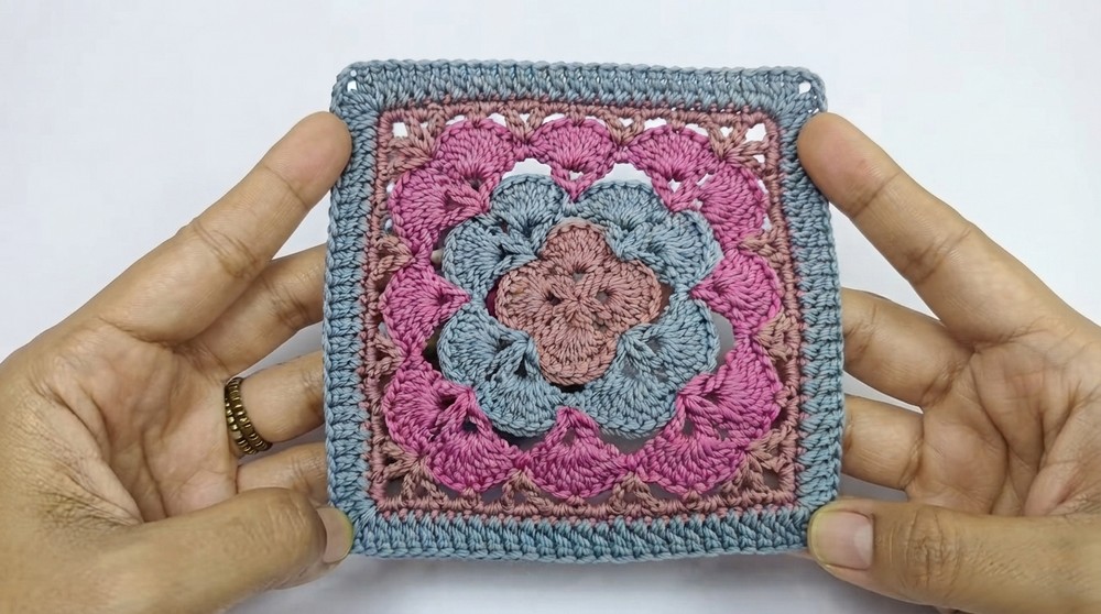How to Make a Super Beautiful Crochet Shoulder Bag