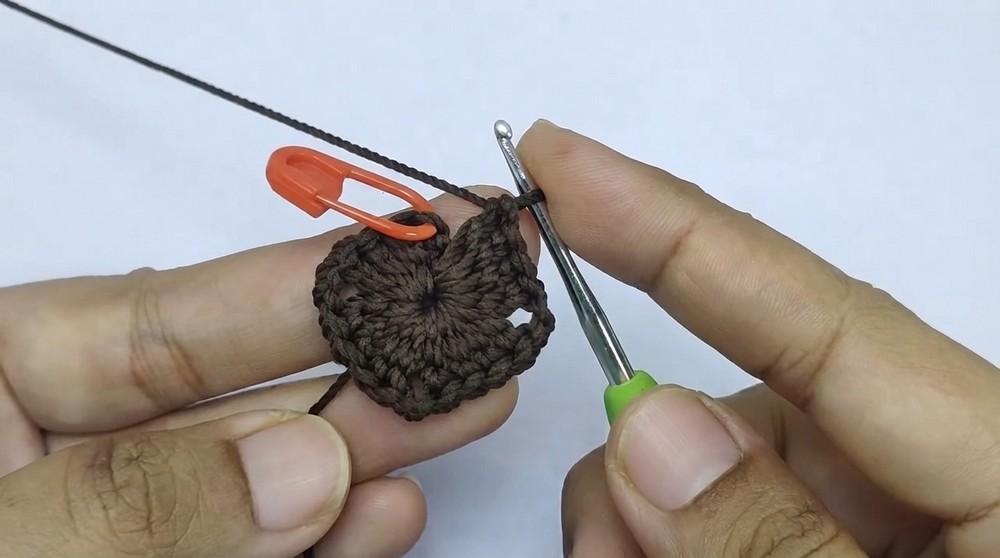 SUPER AMAZING CROCHET GRANNY SQUARE FOR BEGINNERS