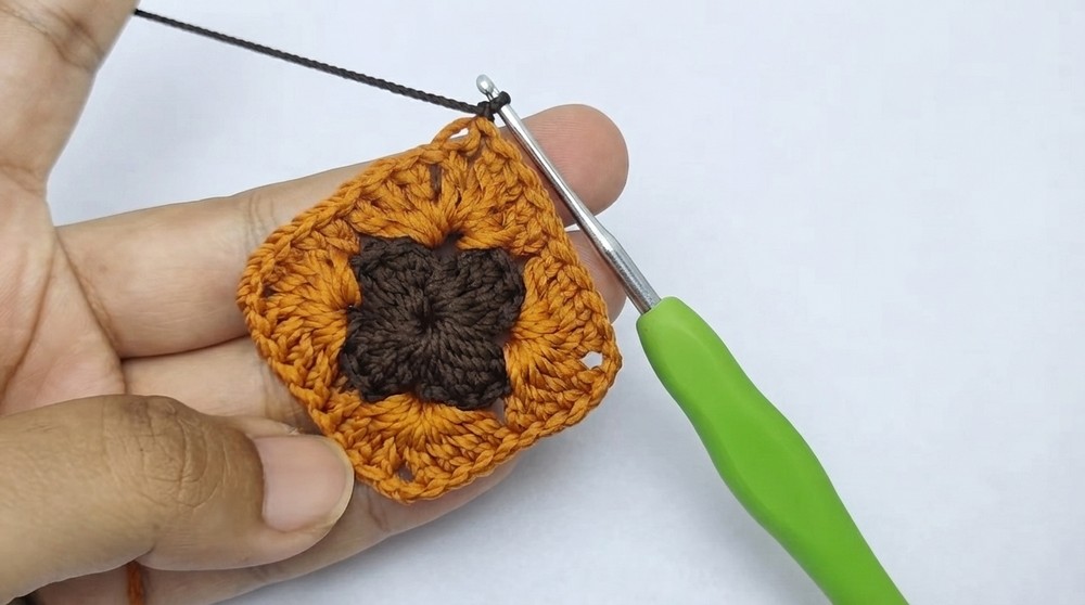 SUPER AMAZING CROCHET GRANNY SQUARE FOR BEGINNERS