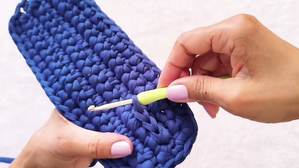 Blue Crochet Bag Easy, Beautiful, and Super Economical (4)