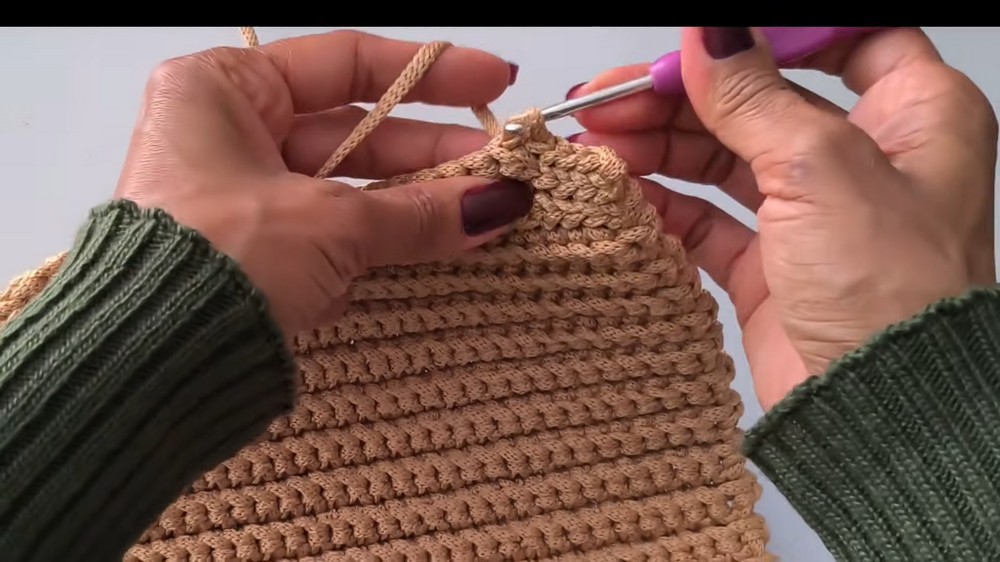 _Easy Crochet Bag Complete Step-by-Step Tutorial for Beginners (5)