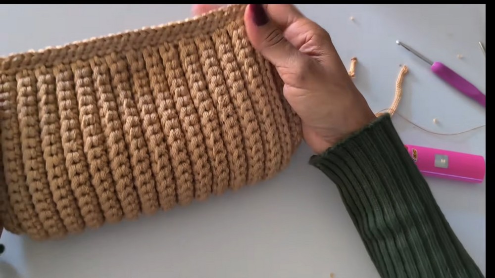 _Easy Crochet Bag Complete Step-by-Step Tutorial for Beginners (8)