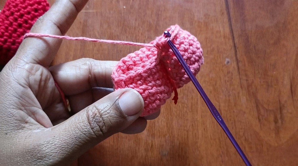 How To Crochet A Heart Keychain 5