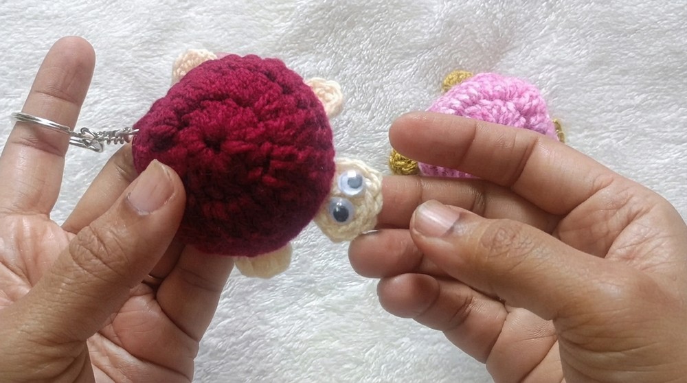 How To Crochet A Turtle Keychain 9