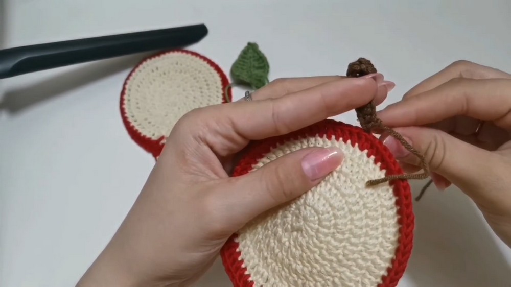 How To Crochet Apple-shaped Cup Holder 6