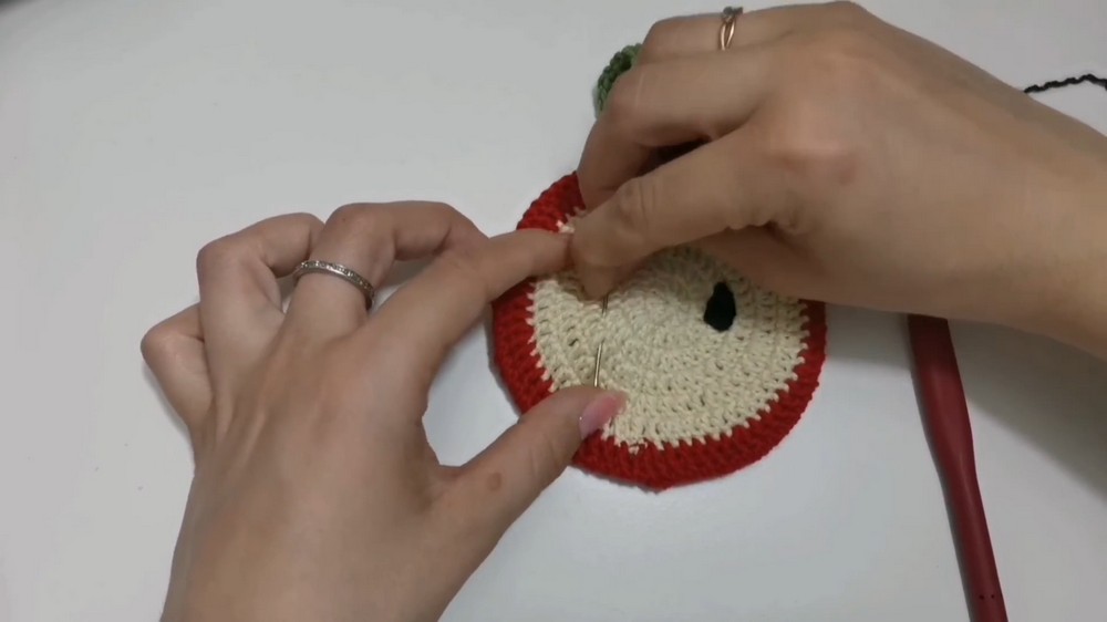 How To Crochet Apple-shaped Cup Holder 7