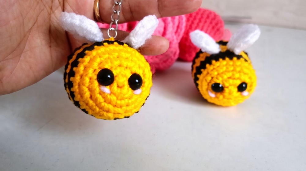 How To Crochet Bee Keychain (3)