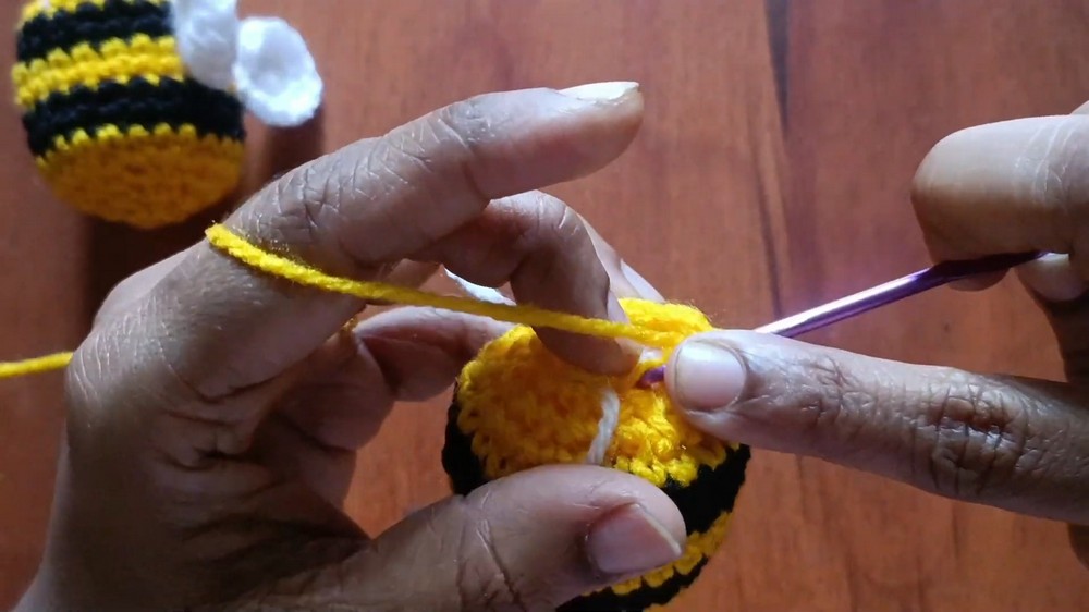 How To Crochet Bee Keychain (7)