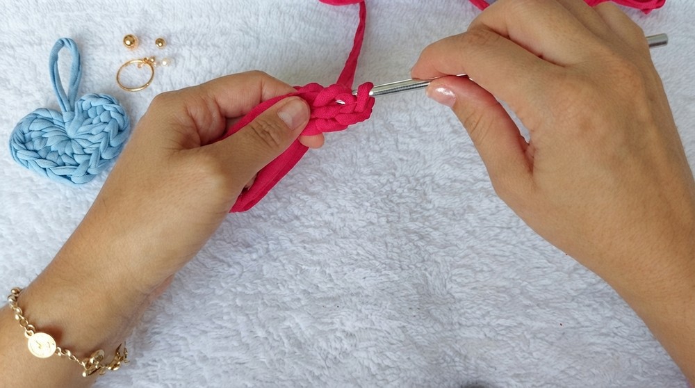 How To Crochet Heart Keychain (8)