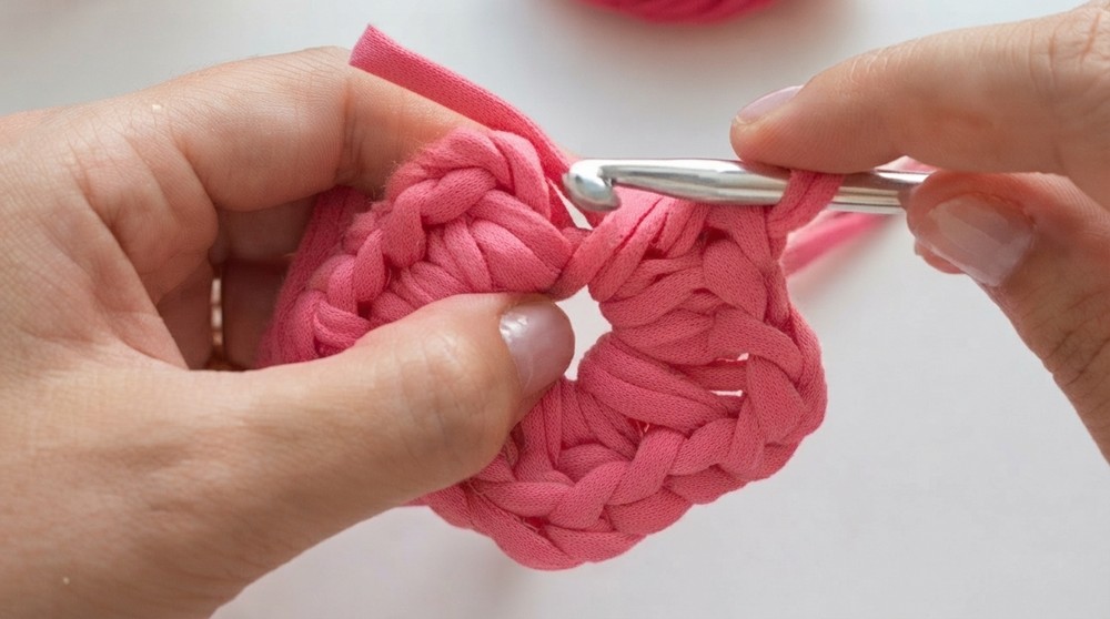 How To Crochet Little Mouth Keychain 5