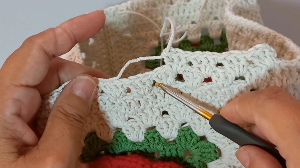 How To Crochet Rose Bag 8