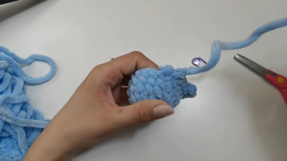 How To Crochet Whale Keychain 4