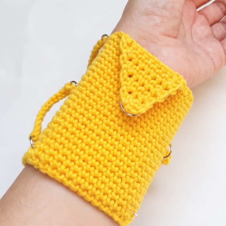 How To Crochet Wrist Wallet 10