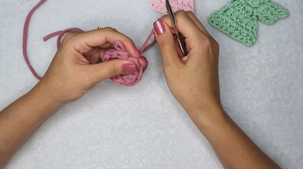 How to Crochet Angel Keychain with T-shirt Yarn 4