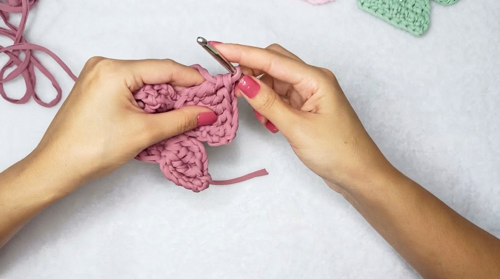 How to Crochet Angel Keychain with T-shirt Yarn 5