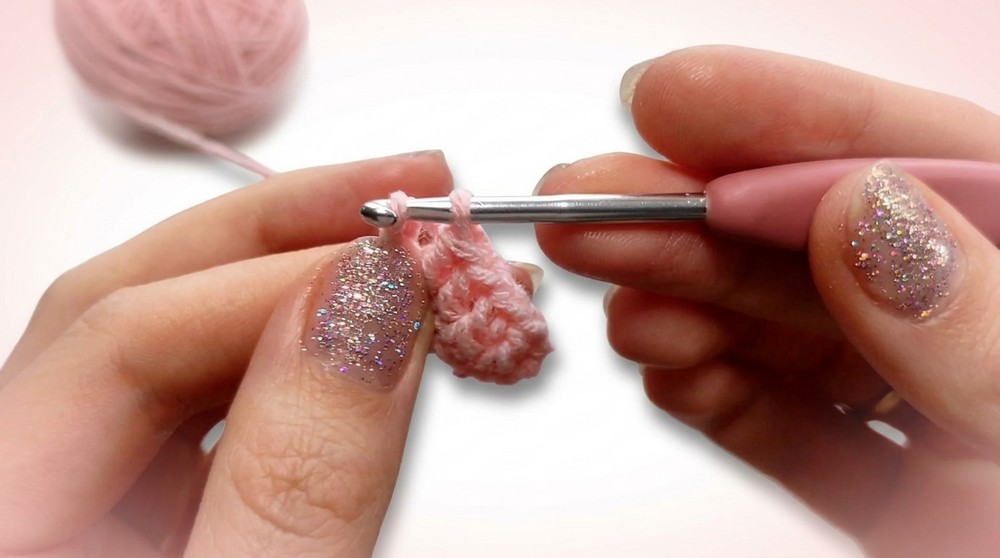 How to Crochet a Double Crochet Stitch 4