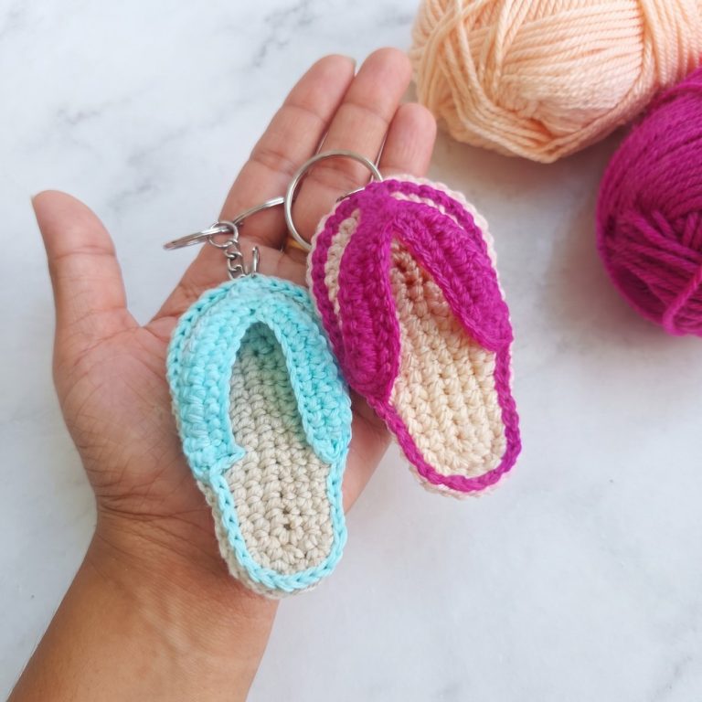 How to Crochet a Flip Flop Keychain 10
