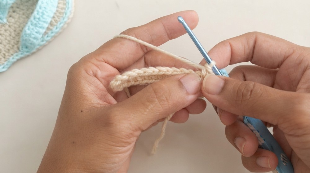 How to Crochet a Flip Flop Keychain 4