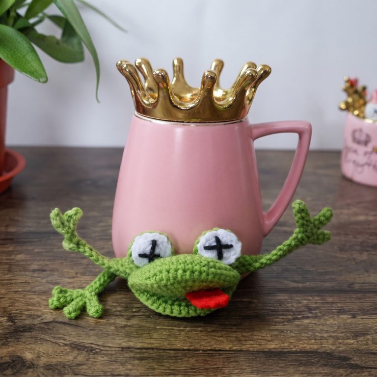 How to Crochet a Funny Frog Coaster 11