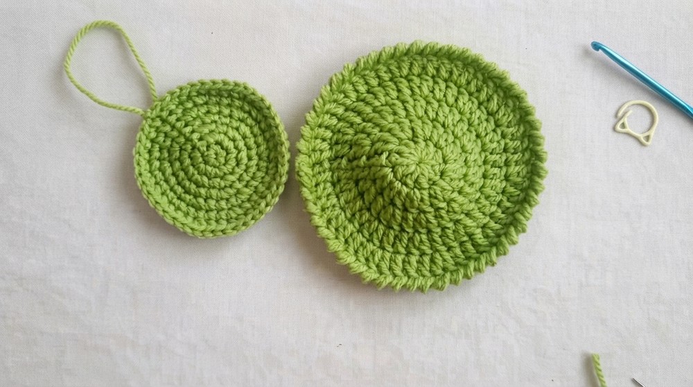 How to Crochet a Funny Frog Coaster 4