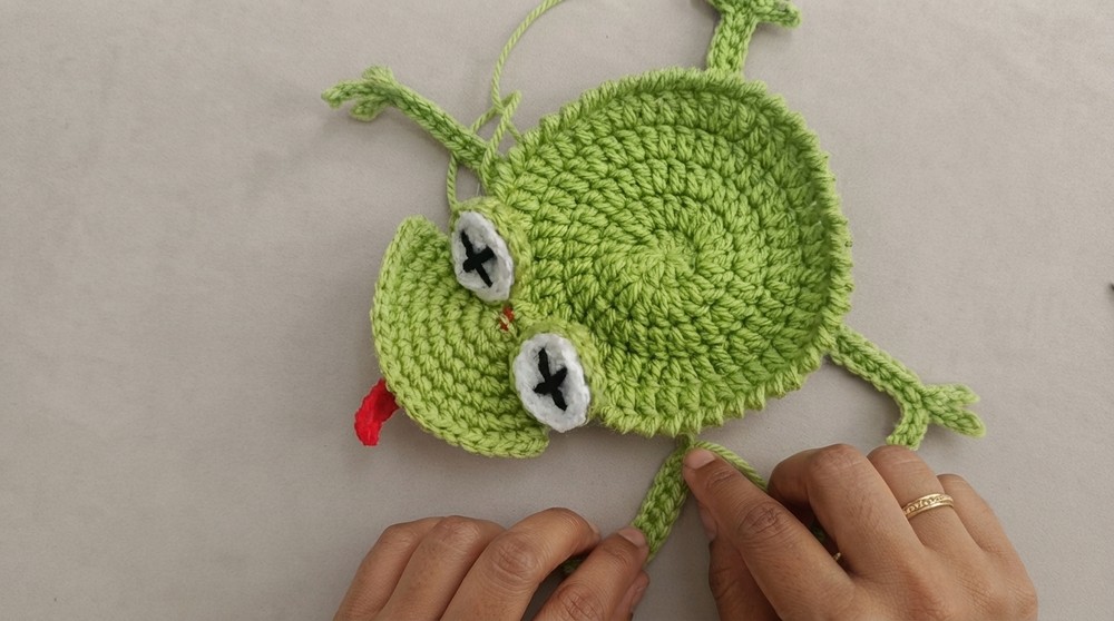 How to Crochet a Funny Frog Coaster 9