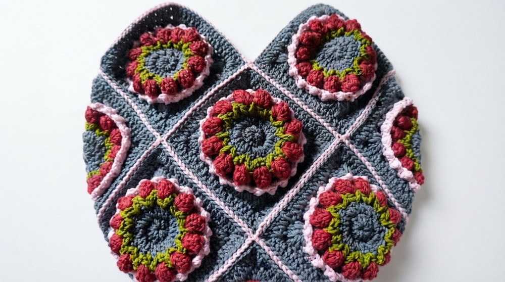 How to Crochet a Granny Square Handbag