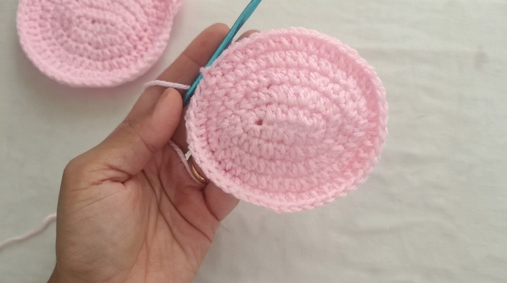 How to Crochet a Hello kitty Pouch 5