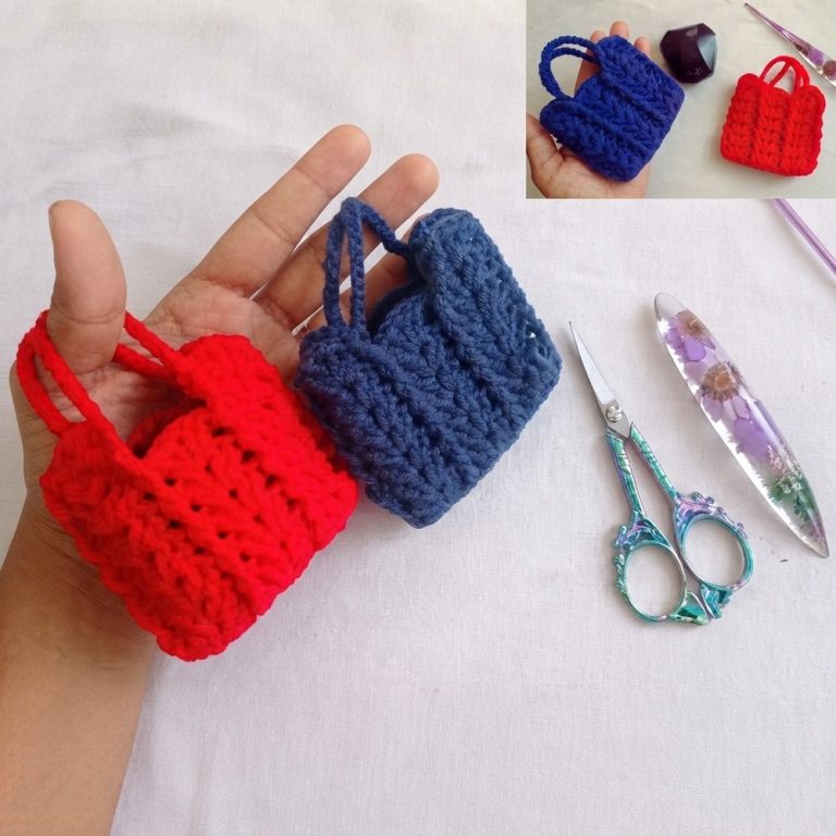 How to Crochet a Shell Pouch 9