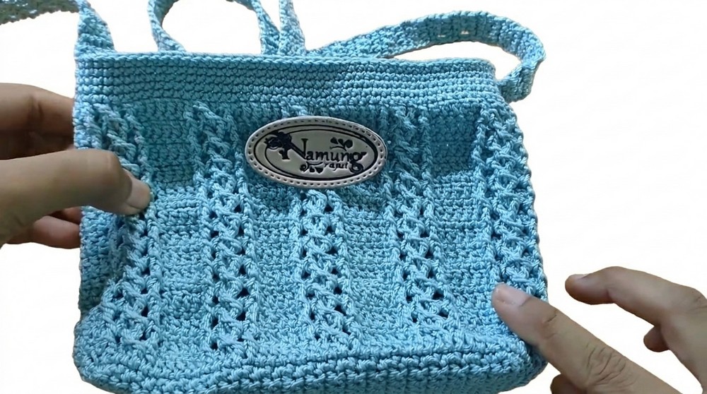 Simple Cable Stitch Sling Bag Pattern