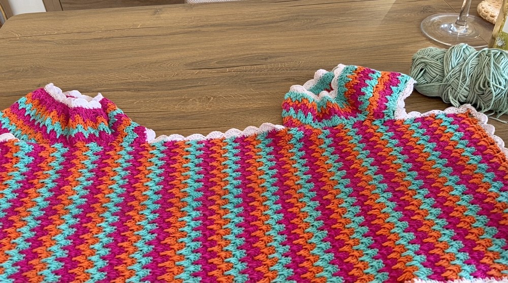 Colorful and Diverse Knitted Bustiers (3)