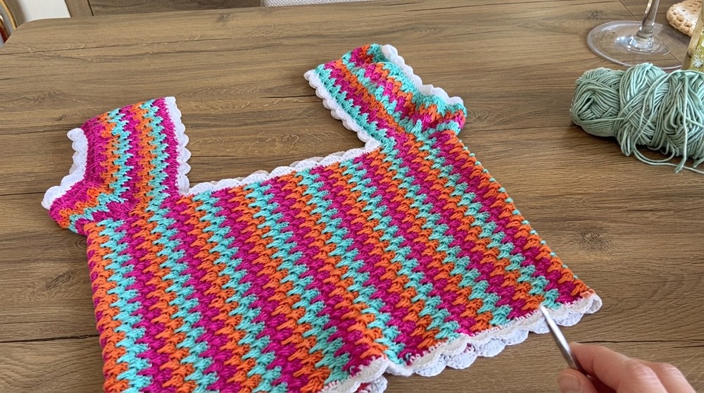 Colorful and Diverse Knitted Bustiers (4)