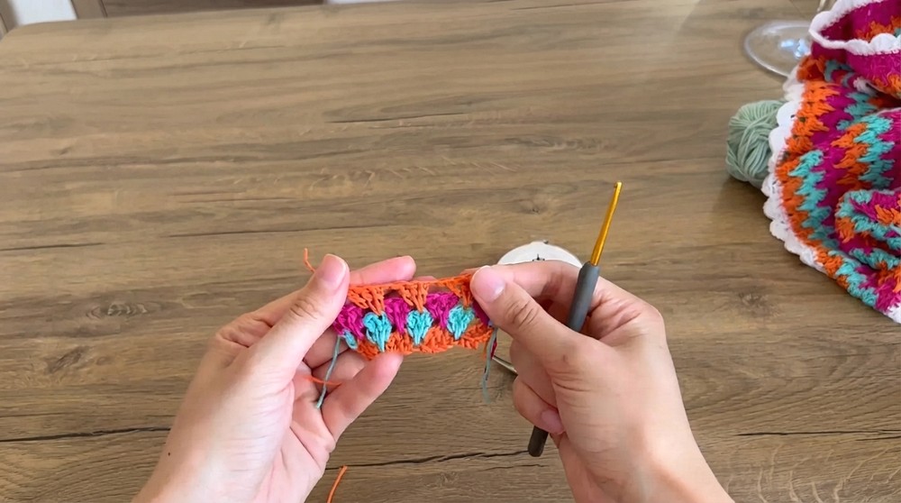 Colorful and Diverse Knitted Bustiers (5)