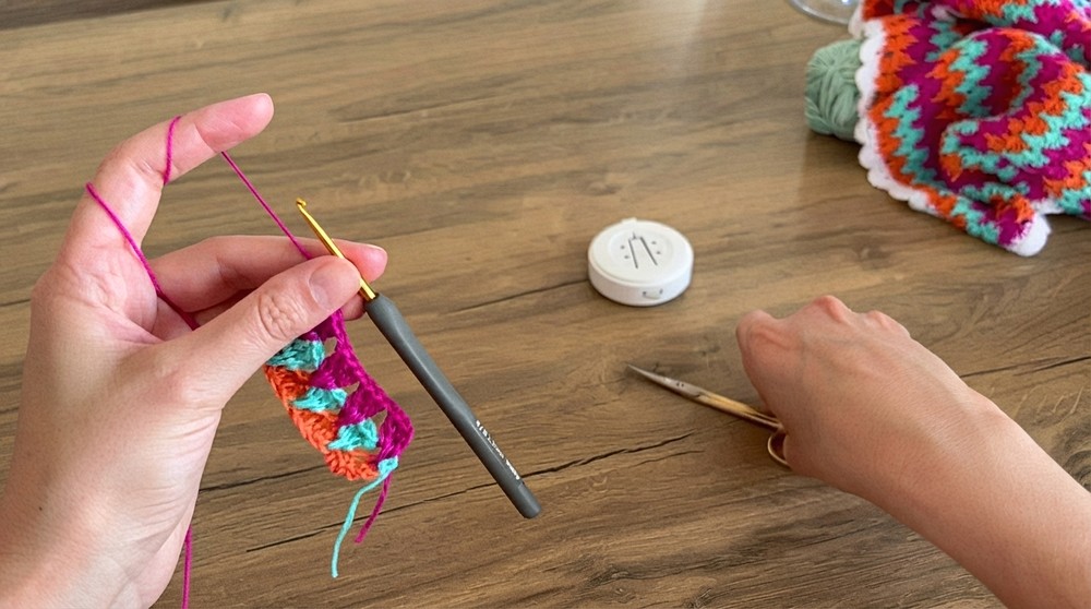 Colorful and Diverse Knitted Bustiers (7)