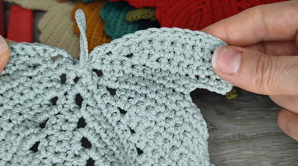 crochet maple leaf tutorial for beginners and beyond (3)