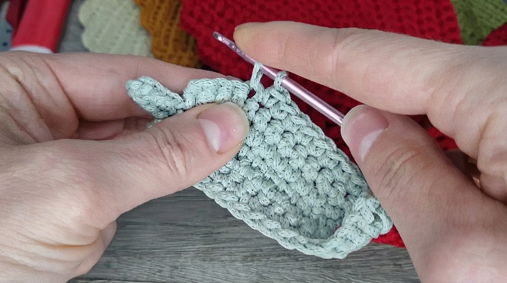 crochet maple leaf tutorial for beginners and beyond (4)