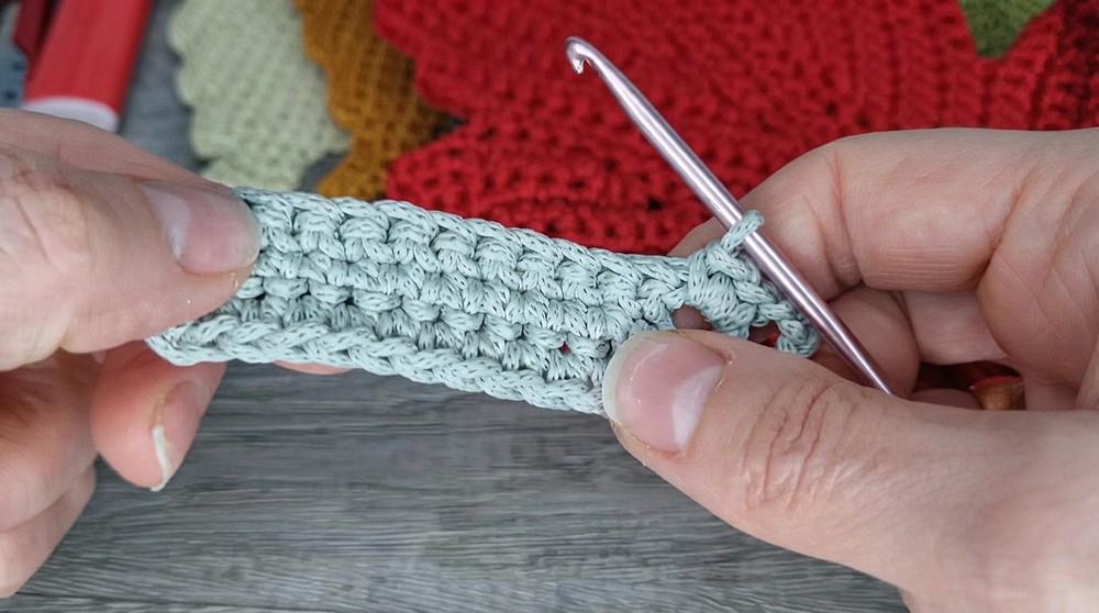 crochet maple leaf tutorial for beginners and beyond (5)